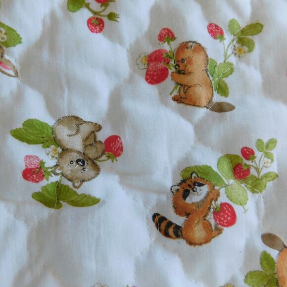 VTG 70s Quilted FABRIC 41x41 Strawberries Critters Squirrels Cotton/Poly Blend - Picture 3 of 9